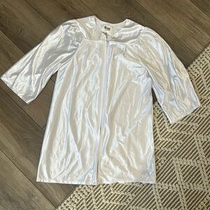 White Preschool/Kindergarten Graduation Robe | Zip Up | 3’10” - 4’1” Size Medium